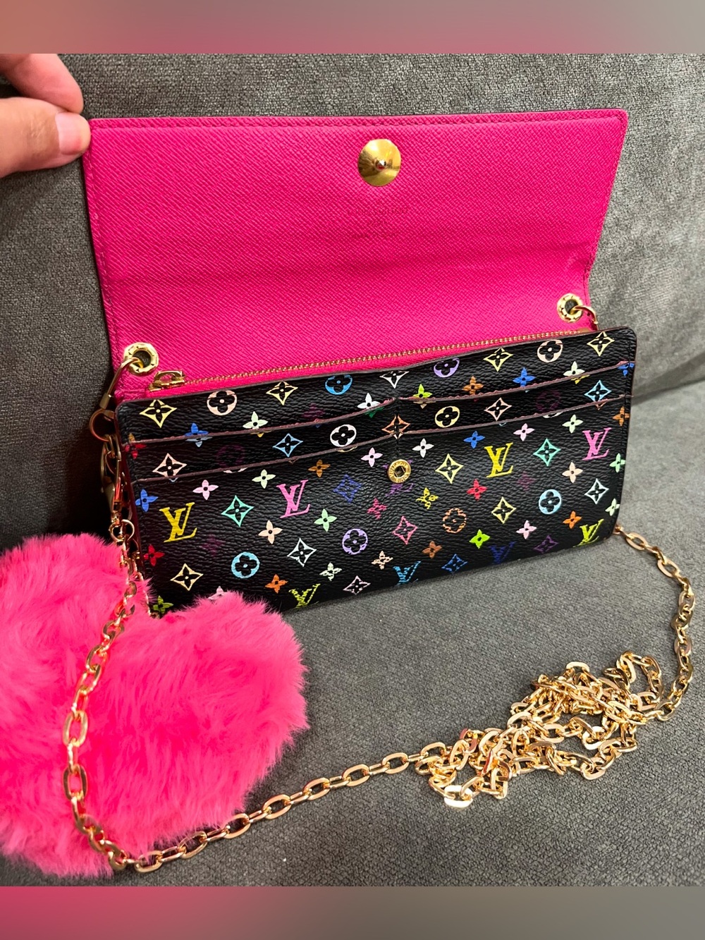 Louis Vuitton - Picture 14 of 17